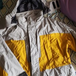 Oxide gray and yellow snowboarding jacket